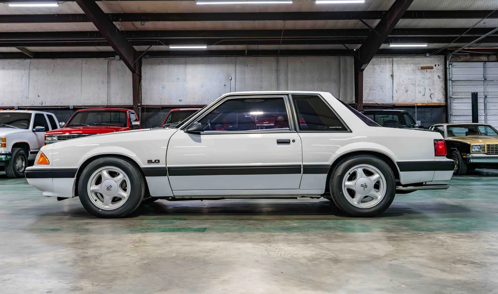 1_1991-Ford-Mustang-Oxford White-107446--34.jpg